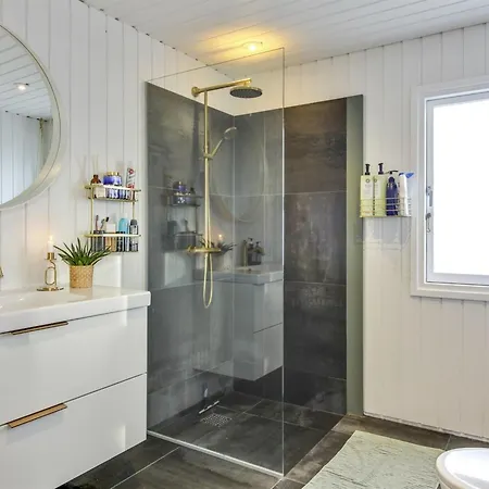 Frederik - 250m From The Sea By Interhome
